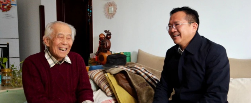 中國(guó)樂(lè)凱黨委領(lǐng)導(dǎo)看望慰問(wèn)樂(lè)凱老領(lǐng)導(dǎo)、老專(zhuān)家、老干部、老黨員及生活困難職工